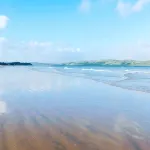 Family & dog friendly seaside flat Llansteffan Carmarthen West Wales sleeps 5 - 2-Star