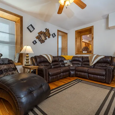 Impressive Private 2BR Suite w/Parking Univ Area