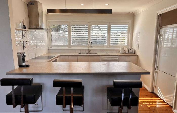 Perfect Retreat Absolute waterfront, Stunning View and Direct Access to water.