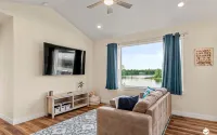 Lake house with stunning sunsets! - Wifi