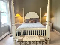 4 bed/3 bath huge house, 1.5 blocks to beach/town, hot tub/game rm, dog friendly - balcony