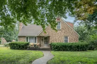 Huge 1960s Style Family and Pet Friendly Home