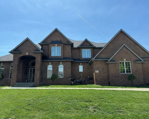Spacious 5-bedroom house in beautiful Carter Lake with fitness room, WiFi Hotels in Carter Lake