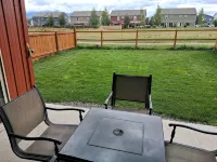 Large Townhome, Fenced Yard, 4 Miles to Downtown & MSU, A/C, Walking Trails - 2星級