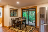 Bearfoot chalet. Sleeps 6/ Hot tub - 4-Star
