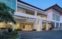 Harris Hotel and Conventions Denpasar Bali Hotels near Kampung Arab