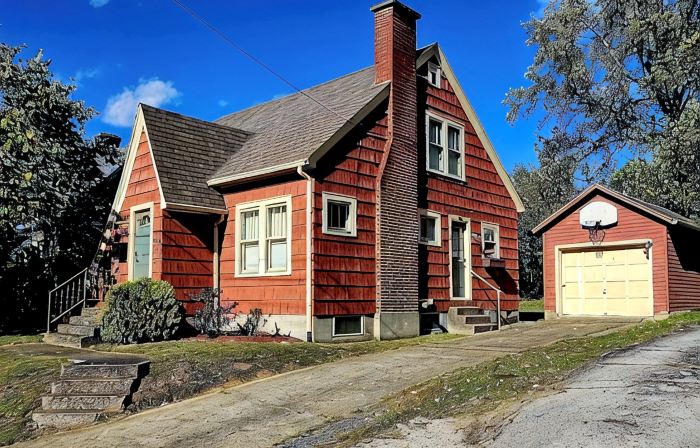 Storybook Cottage House Morehead KY 3 BR1.5 bath Downtown Hospital MSU
