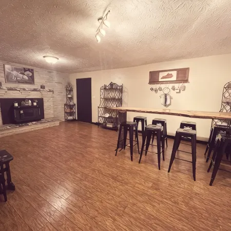 Morning View Ranch- Red River Gorge- Indoor Pool open March-Nov. Pet friendly.