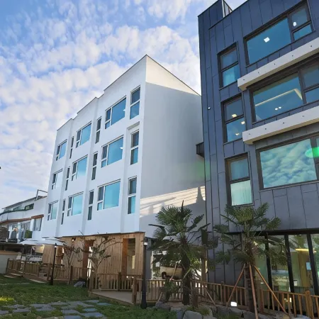 Ulsan Casa Camino Pension Отели рядом с достопримечательностью «Каменная балка Юпо»