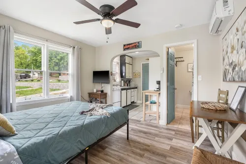 Hummingbird Hideway Peaceful Lake View Cottage - Country Houses