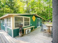 Kettle Cove Cabin. Lake Sebago Beach Access. Fire pit. Grill. Blackstone. Games Hotels in Casco