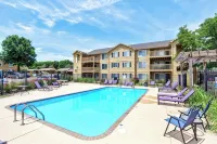 Cozy 3-bedroom Condo at Stadium Place - Kitchens