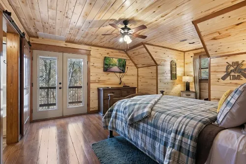 Copper Spa -Luxury Cabin w/ Steam Spa, Hot Tub - Sleeps 14