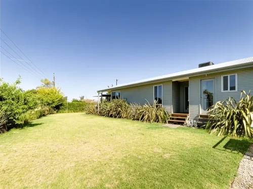 Do Drop Inn - Port Willunga - C21 SouthCoast Holidays - parking