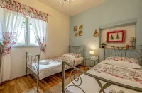 Holiday Home Stone Wall - parking