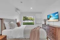 Coastal Luxury 7mi to Anna Maria Private Home
