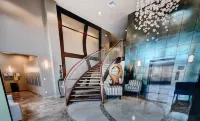 Luxury Charming 2-bedroom condo in Tempe Town Lake , pool, gym, car garage WiFi - balcony