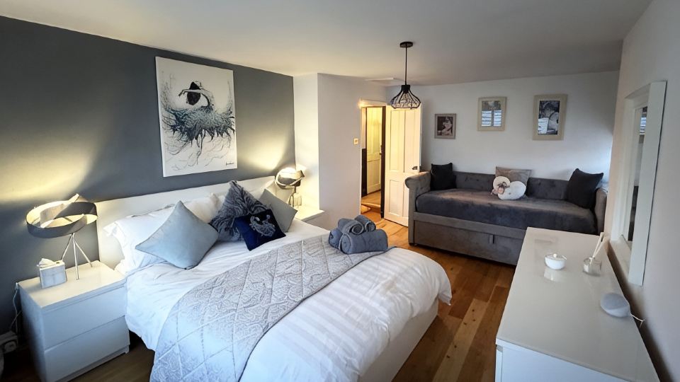 Virginia House a Contemporary Cosy Period Cottage