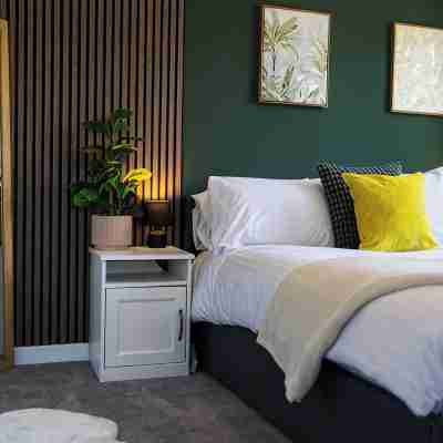 Home from Home, only 5 minutes drive from Historical Durham center. Rooms