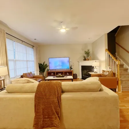River Gold Retreat off Louisburg Rd near Hwy 540 and Triangle Town Center Mall Отели рядом с достопримечательностью «Торговый центр Triangle Town Center»