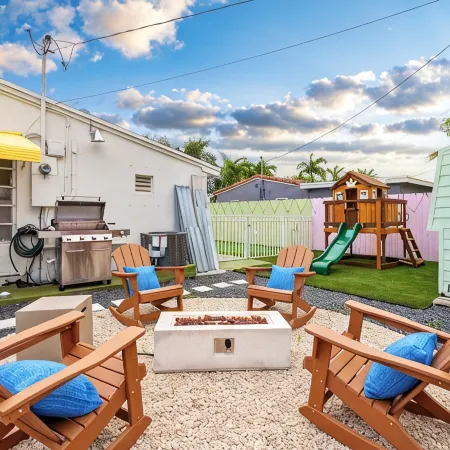 CowboyPool, MiniGolf, Arcade, Firepit, PingPong! Hallandale Beach Gem Hotels in Hallandale Beach