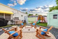 CowboyPool, MiniGolf, Arcade, Firepit, PingPong! Hallandale Beach Gem - 4-Star