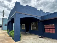 2 Br Large & Cozy Apartment, Front Door & Parking Both under Drive-Thru Carport Hotels in Neosho
