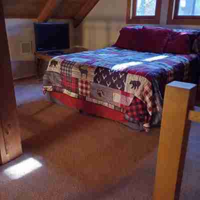 The Cozy Cabin - Escape/Unplug from the City Life in This Quiet Forest Retreat. Rooms