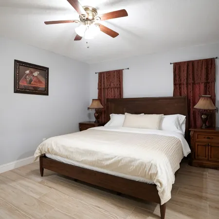 Newly Renovated 4 Bedroom Pool House