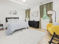 Spacious House on Sunset Lake 4 Br, 2 Baunit 2 on Top Floor ブレーンツリーのホテル