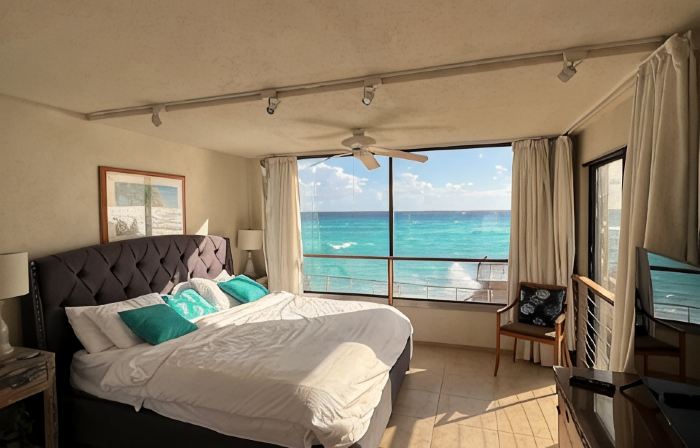 Beachfront 2-bedroom condo in St Lawrence Gap near Oistins