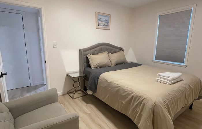 Newly Renovated Luxury 3-Bed 2-Bath Home with Easy Airport Access