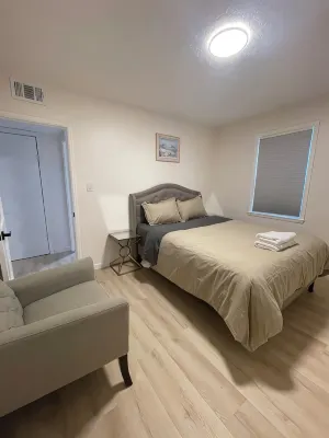 Newly Renovated Luxury 3-Bed 2-Bath Home with Easy Airport Access