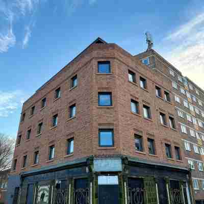 5 Star Room Near London City Airport Hotel Exterior