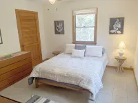Duck Road Central Location🐶Dog Friendly🎾Parking &Tennis Pass⛱Walk to the Beach - Homestays