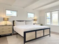 Ptown Pearl · Central Location w/ Porch & Deck · Walk to Beach, Galleries & Town - 4-Star