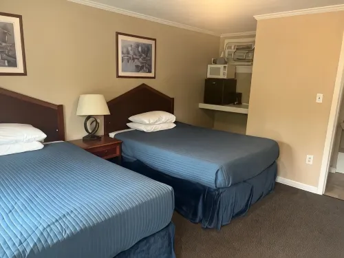 Steelhead Inn - parking