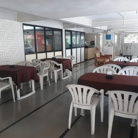 Hotel Bhooshan Sivajinagar Отели рядом с достопримечательностью «Шанищар Вада Звуковое И Световое Шоу»