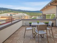 Yosemite Southgate Hotel & Suites Hotels in Madera County