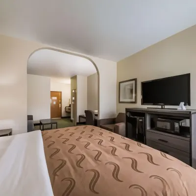 Quality Suites San Antonio Brooks City Base Hotels near Pickwell Park