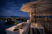 Grandrosse Boutique - Pichola Lake Facing Hotel - pemandangan pegunungan