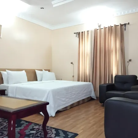 First Laurel Hotel & Suites