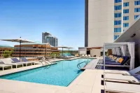 Omni Tempe Hotel at ASU - مسبح