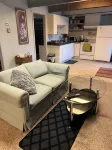 Large Govt hill studio-near  downtown - Apartments