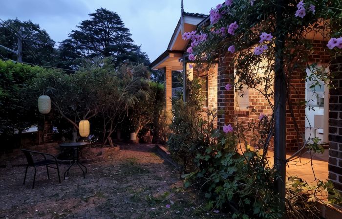 Relax close to city,a studio 10 mins from the beaches and Westfield shopping C.