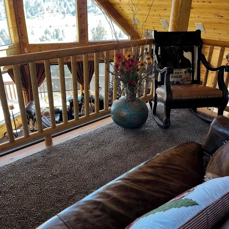 Private Luxury Cabin on 5 Acres, 4Bd 2.5ba Perfect Base Camp to N. Parks!