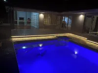 أوتينيكا إن - مسبح