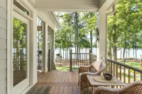 New Luxury Lakefront Home! Hot tub, Boat and Swim Dock - 4つ星