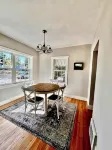 Charming Downtown Retreat - Homestays