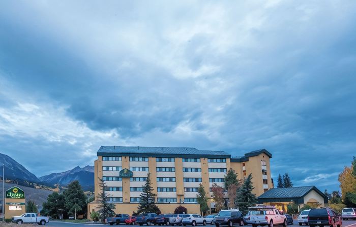 Mountain Valley Inn & Suites
